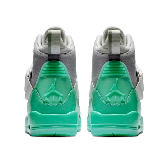 Jordan 3s Retro Explorer ‘Tropical Twist’ - Picture 2 of 9